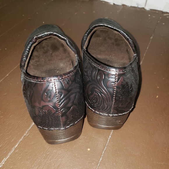 Clogs - Picture 2 of 3